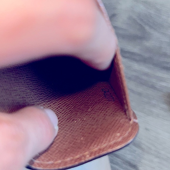 Louis Vuitton compact wallet. - Picture 8 of 13